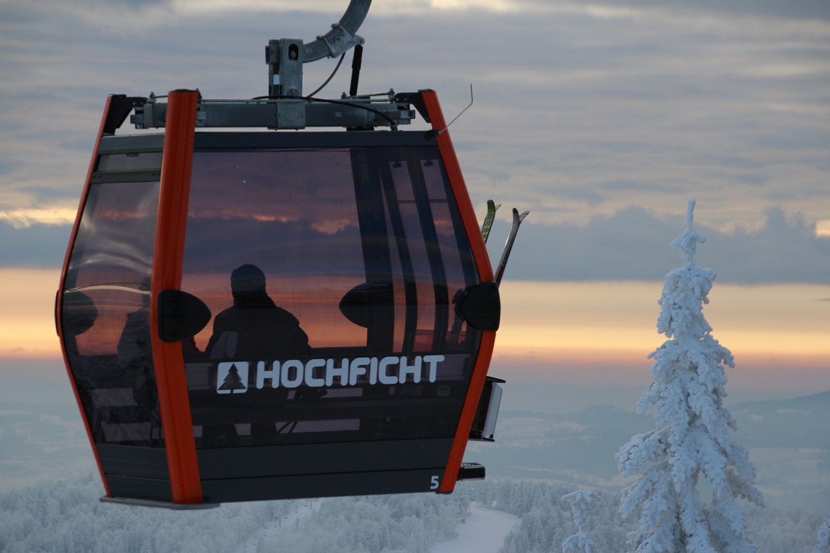 Die neue Gondelbahn im Skigebiet Hochficht - INNs HOLZ