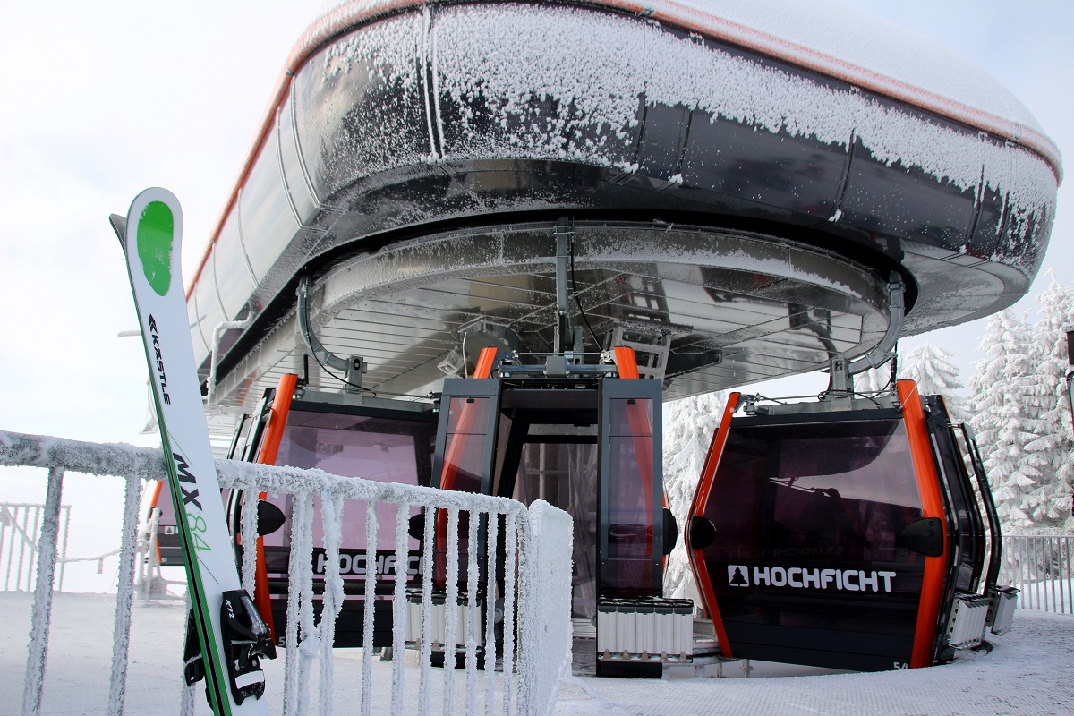 Die neue 10er Gondel im Skigebiet Hochficht - INNs HOLZ