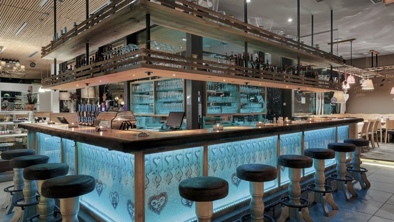 INNs HOLZ restaurant Holzfällerhütte - INNs HOLZ